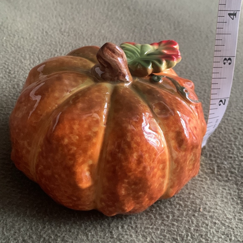 Set of 2 orange ceramic pumpkins.  Approximately 5” across and 3 1/2” tall. - Picture 4 of 9